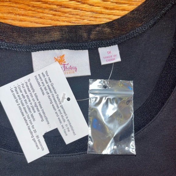 NWT Quacker Factory 1X 3/4 Sleeve T-Shirt w/Pink 3D Flowers Black/Rhinestones - Picture 6 of 12